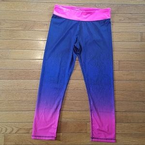 NWOT. Womens Snakeprint Active Leggings